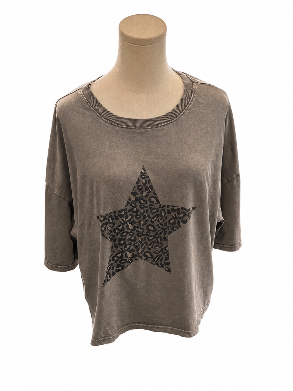 Easel Oversized Gray Star Leopard Print Top